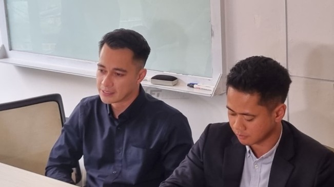 Eza Gionino menjelaskan kronologi digugat cerai istri, [FTNews.co.id/Selvianus Kopong Basar] (2)